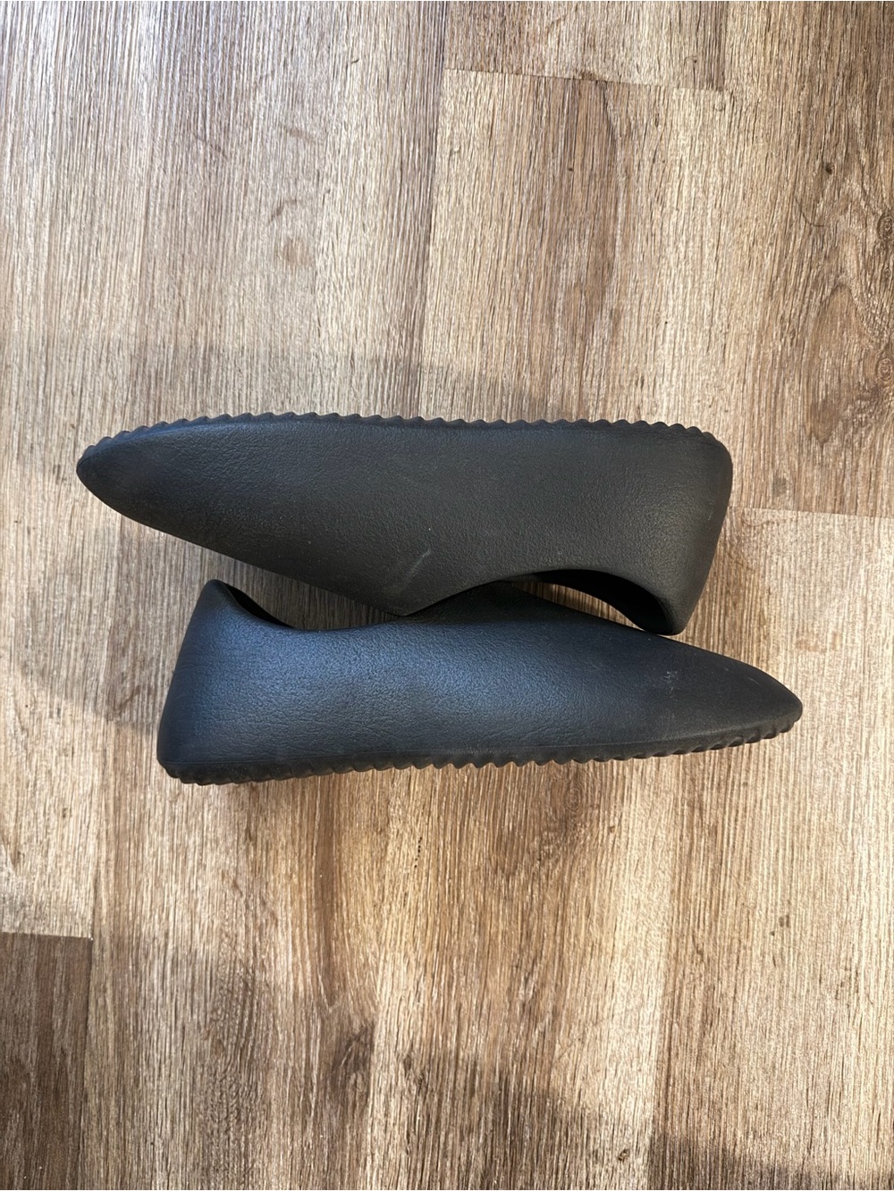 Yeezy SL-01 Size 8 Black